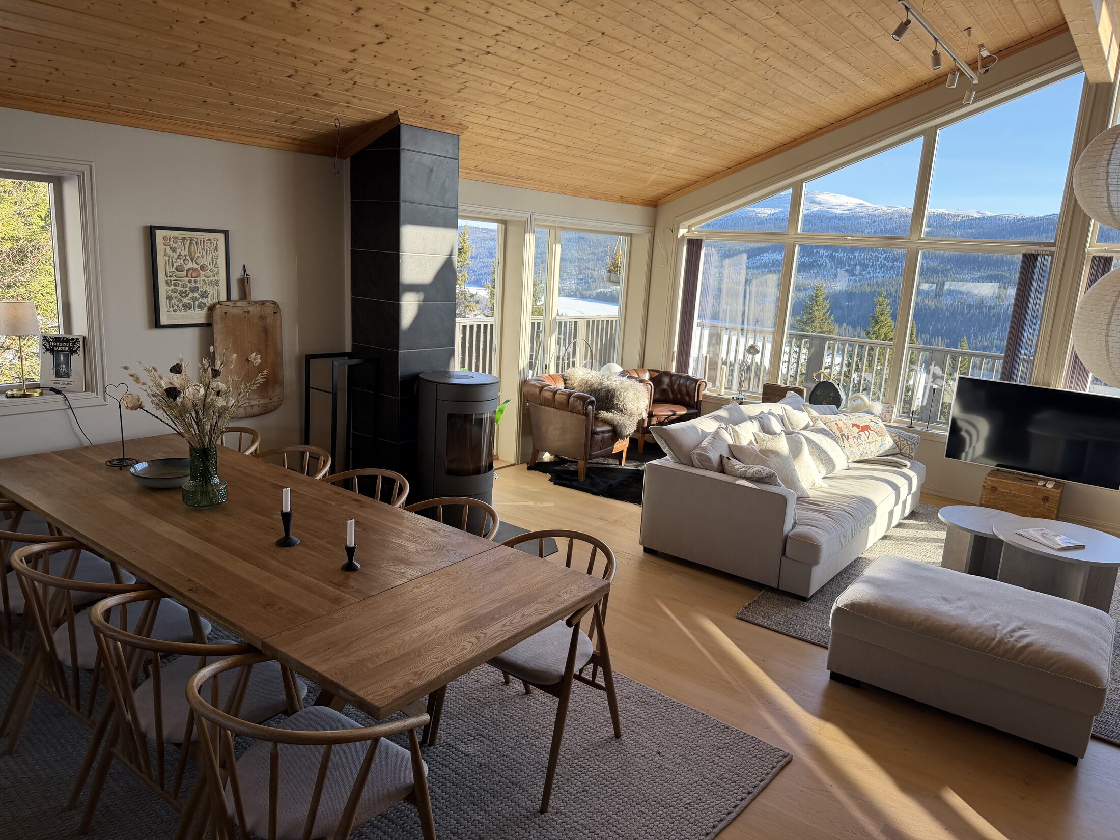 Matplats med panoramafönster