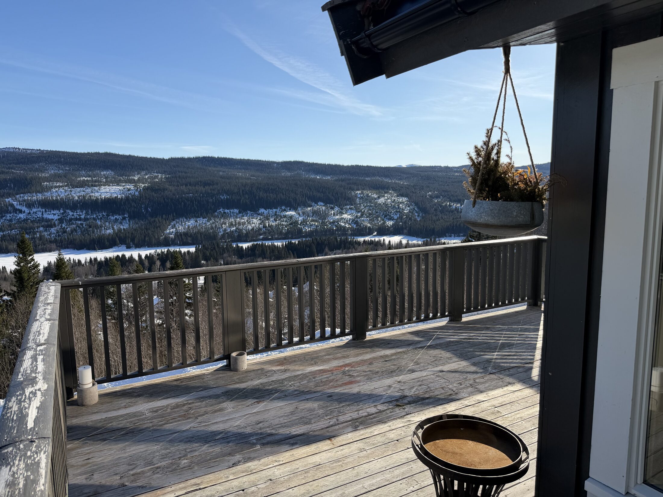 Terrass med fri utsikt över fjällen